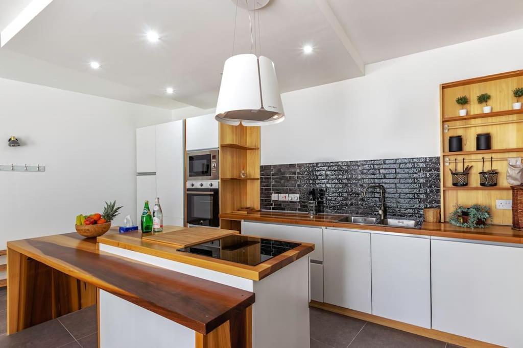 Elegant 2br Close To And Paceville Apartment